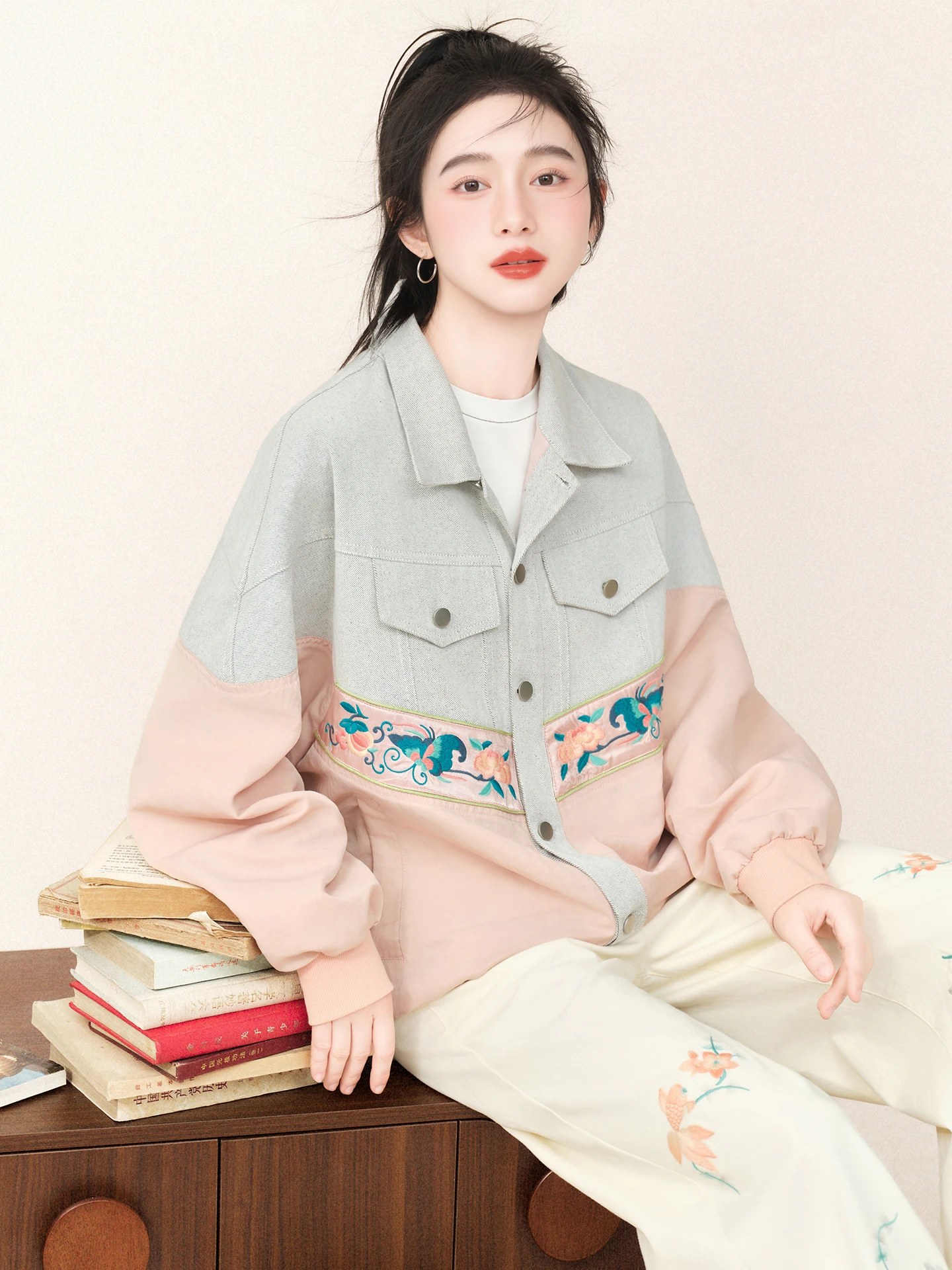 

Оригинальный дизайн, вышитая свободная женская джинсовая куртка-кардиган, новинка весны, из смесового хлопка и полиэстера, для повседневной носки