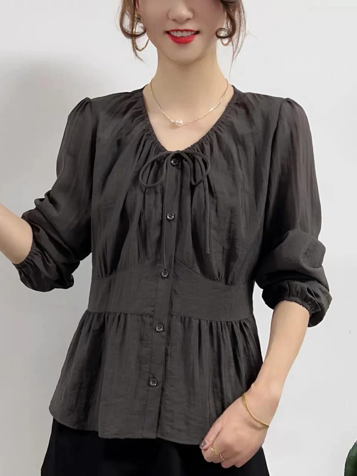 

Fashionable Korean Long Sleeve Shirt Women's Early Spring V-Neck Slimming Elegant Style T-Shirt Top Casual Commute Style