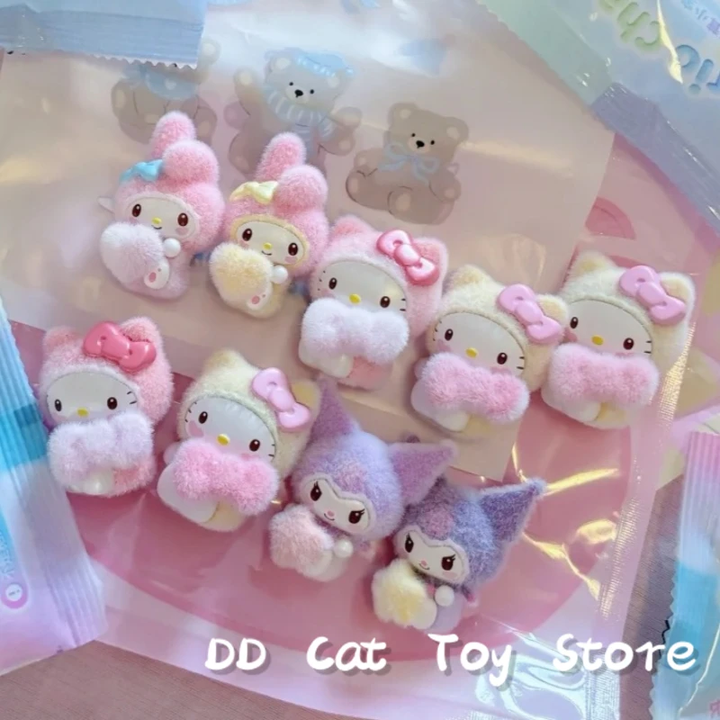

В наличии оригинальные персонажи Sanrio Furry Little Baby мини-флокированная слепая сумка милая Kt Melody Kuromi фигурка коробка-сюрприз