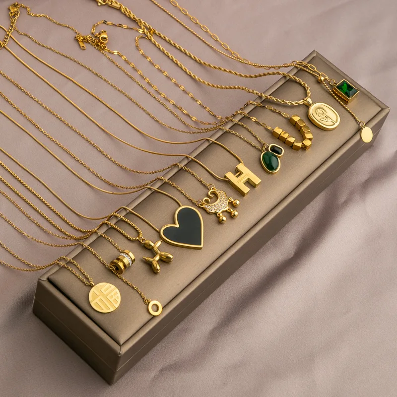 

10pcs Non-Fading Necklace for Women, Light Luxury Niche Design Clavicle ChaininsHigh-end Versatile Sweater Chain Access