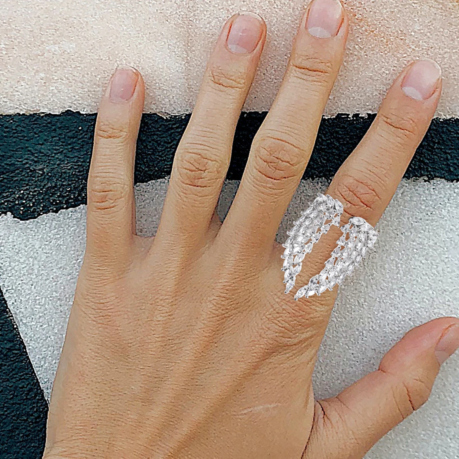 

Fashion Crystal Wing Rings Aesthetic Open Adjustable Ring for Women Statement Finger Jewelry Gift