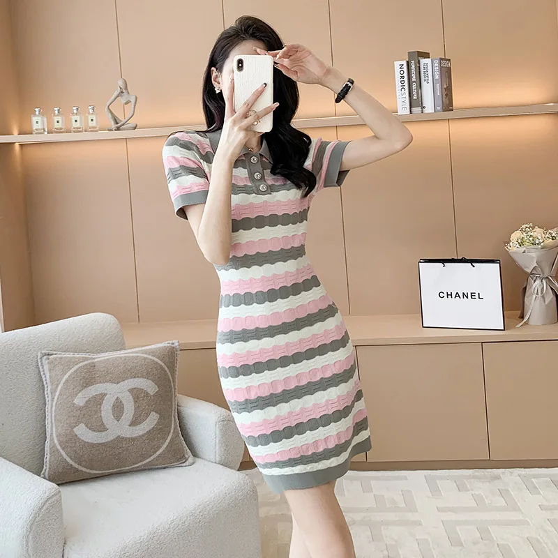Gestreepte gebreide damestrui-jurk 2025, nieuwe zomercontrasterende heupknuffelrok met korte mouwen