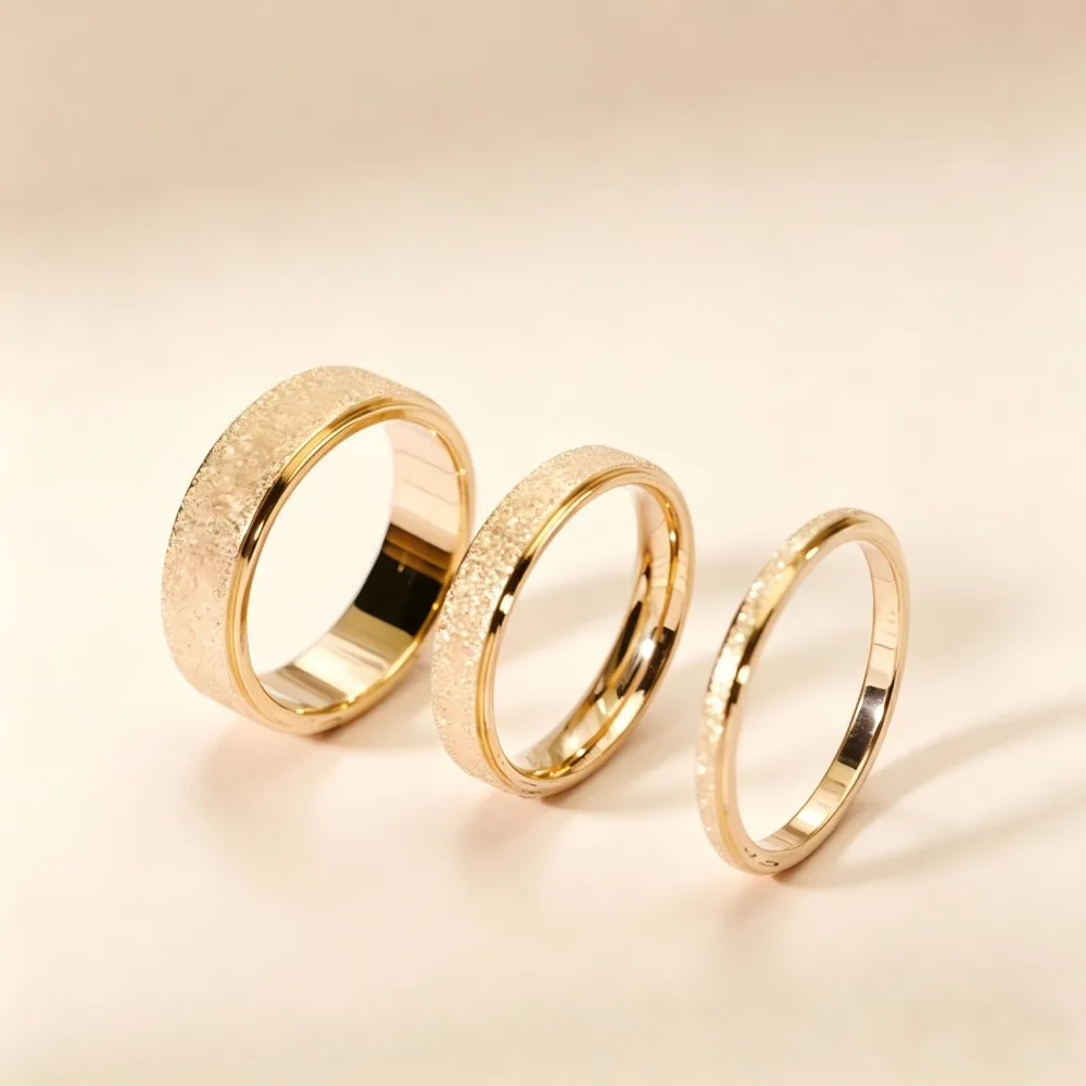 Anel de Aço Inoxidável Fosco Banhado a Ouro 18K para Mulheres e Homens, Largura de 2/4/6mm, Aliança de Casamento para Casais, Joia Hipoalergênica, Presente