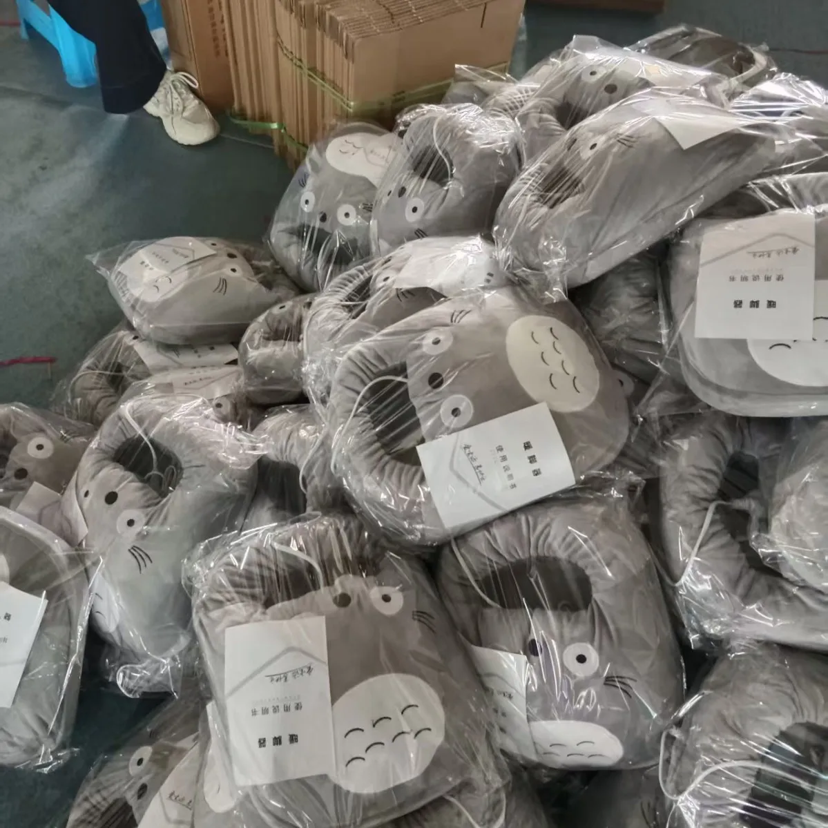 รองเท้าทำความร้อนไฟฟ้าแบบเสียบปลั๊ก อุปกรณ์ทำความร้อนเท้าสำหรับฤดูหนาว แผ่นทำความร้อนเท้าแบบชาร์จไฟได้ ใช้ในหอพัก