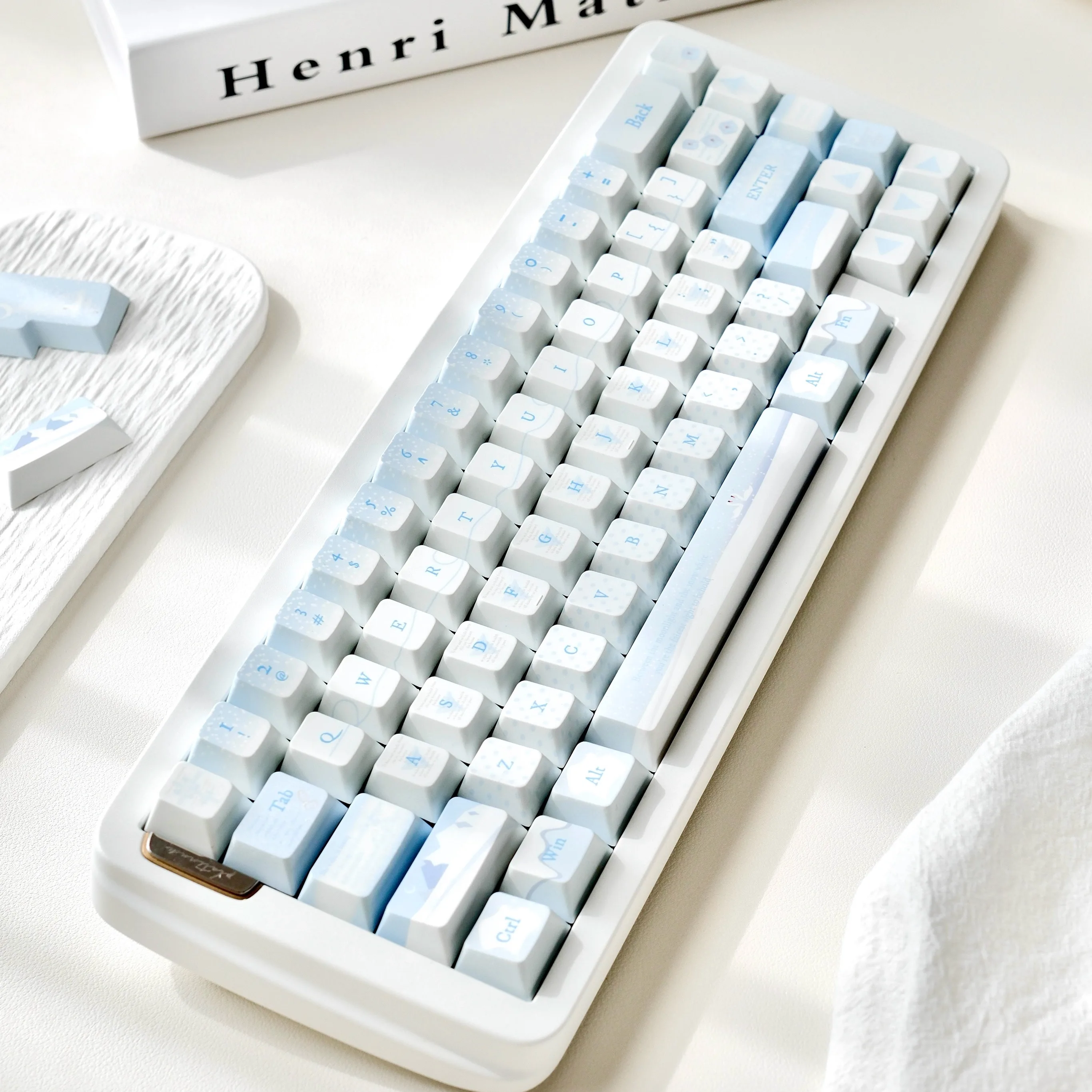 

Winter Glacier Theme Keycap Set 139-Key Cherry Profile PBT Dye Sublimation Fit 60%-108% Healing Blue Mechanical Keyboard Keycaps