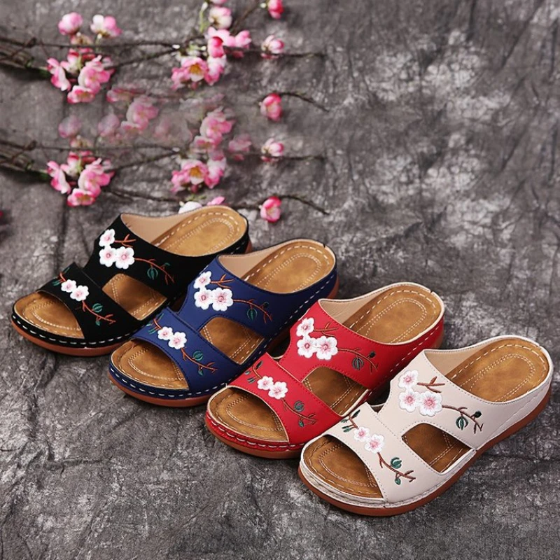 Women Slippers Embroider Flowers Leather Woman Sandals 2023 Outdoor Light Casual Wedges Slippers Slip on Summer Shoes for Women