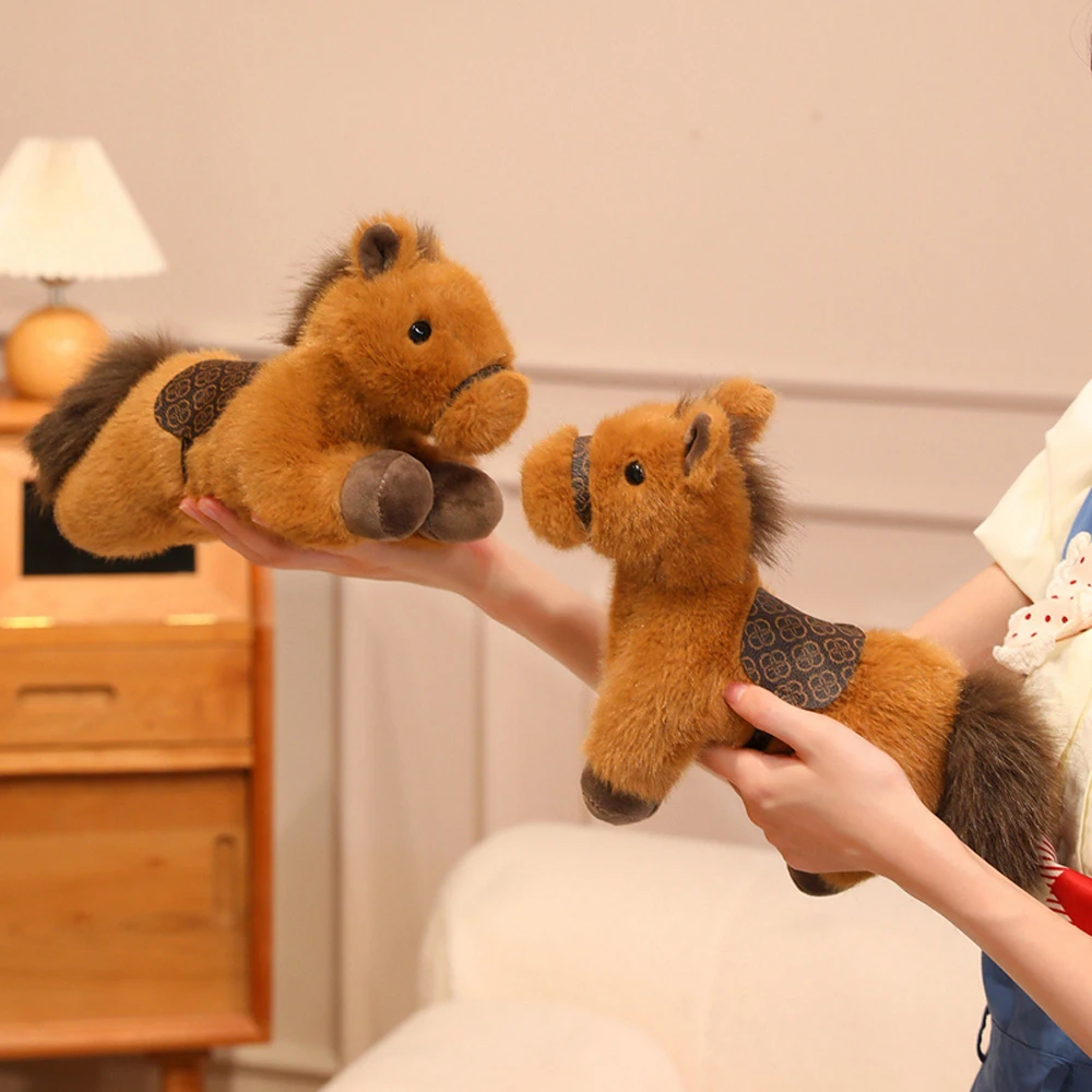 Caballo marrón esponjoso, Animal relleno, Pony de vida silvestre, juguetes de peluche con monturas, caballo de pie, muñecos suaves, regalos de cumpleaños, Navidad