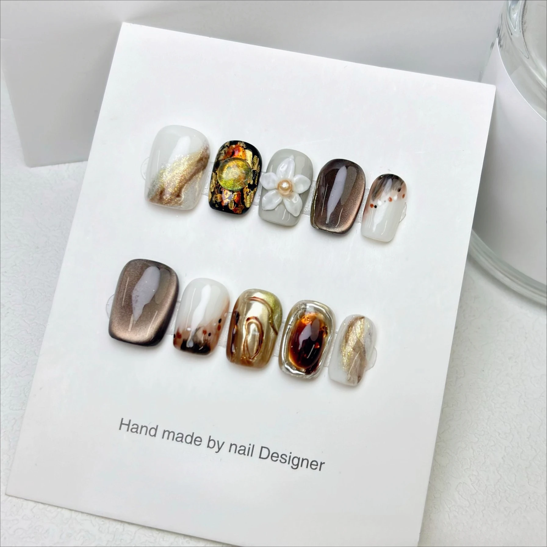 

10Pcs 3D Embossed Flower False Nails Set Vintage Short Square Press on Nails Cat Eye Golden Glitter Fake Nails Sweet Cool Nail