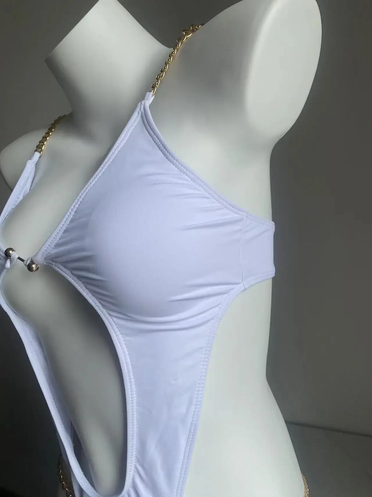 2024 Damen-Badeanzüge, aushöhlen, rückenfrei, Ketten, Monokini, einteiliger Badeanzug, Damen-Bademode, Mikro-Bikinis, solide Badeanzüge