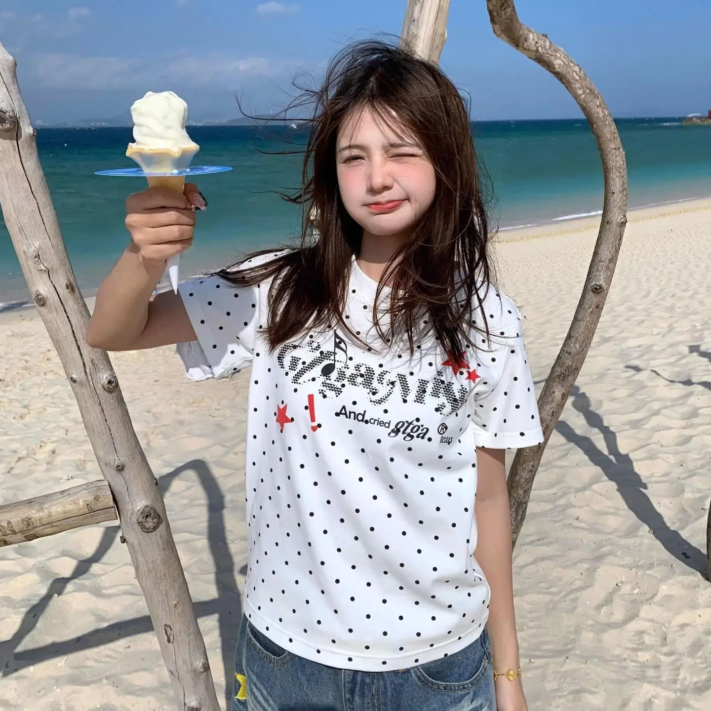 レトロアメリカンポルカドットレタープリント半袖子供用tシャツサマー新作2026エレガントトップス女の子向け韓国風スリムフィット