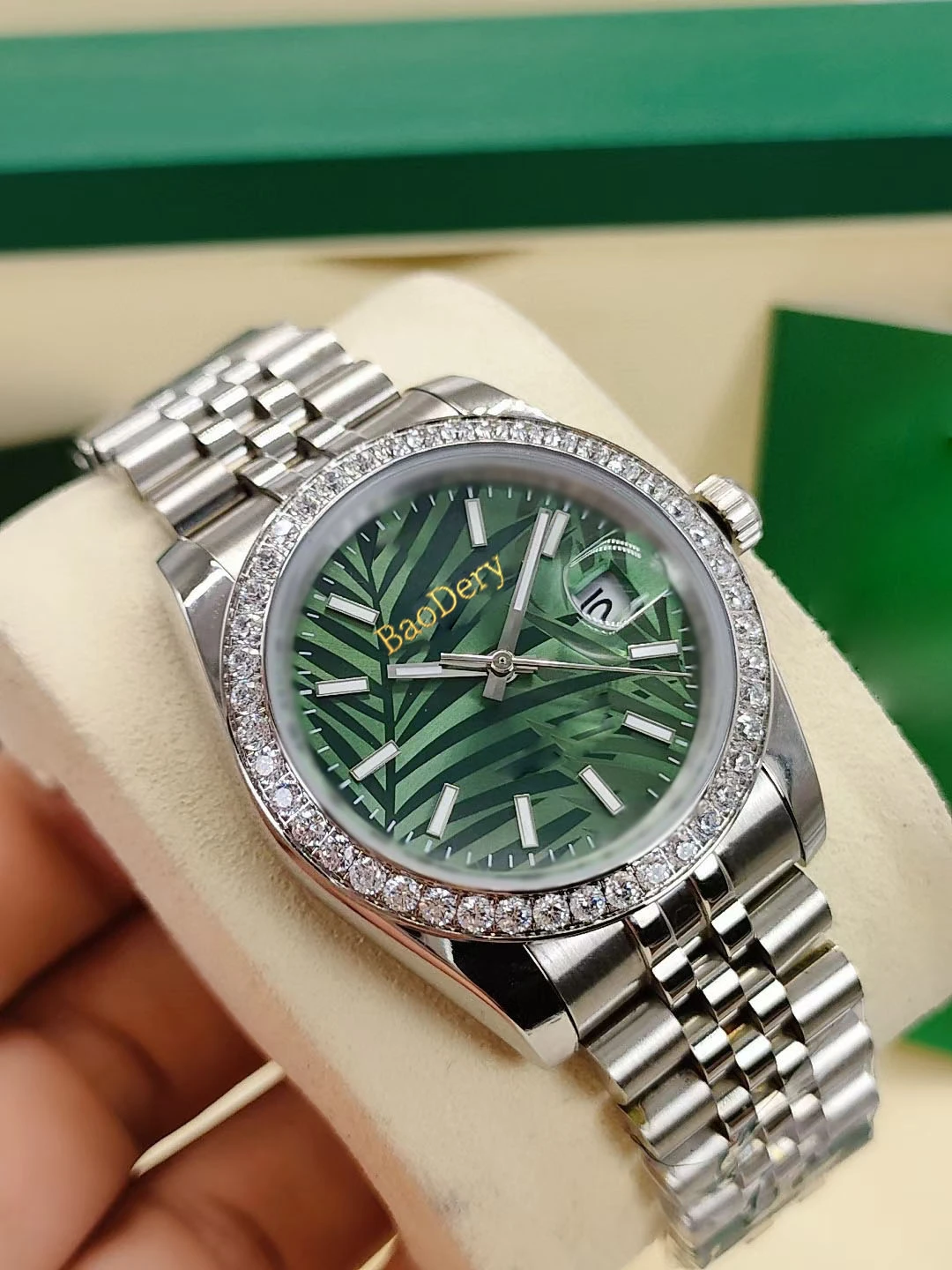 Trendy 2024 Watch for Women, 36mm, Palm Leaf Dial, and Diamond Dial - A Unique Timepiece for the Fashionista