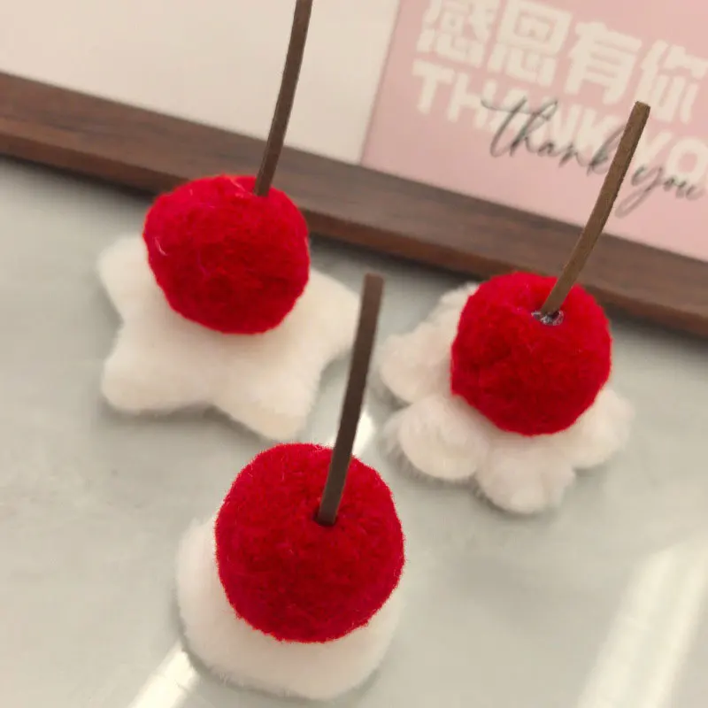 30 Stück selbstklebende Plüschstoff-Accessoires, Baby-Kirsch-Kuchen-Applikationen in Rot für Hüte, Taschen, Kleidung, Materialien, Aufnäher – Detail 1