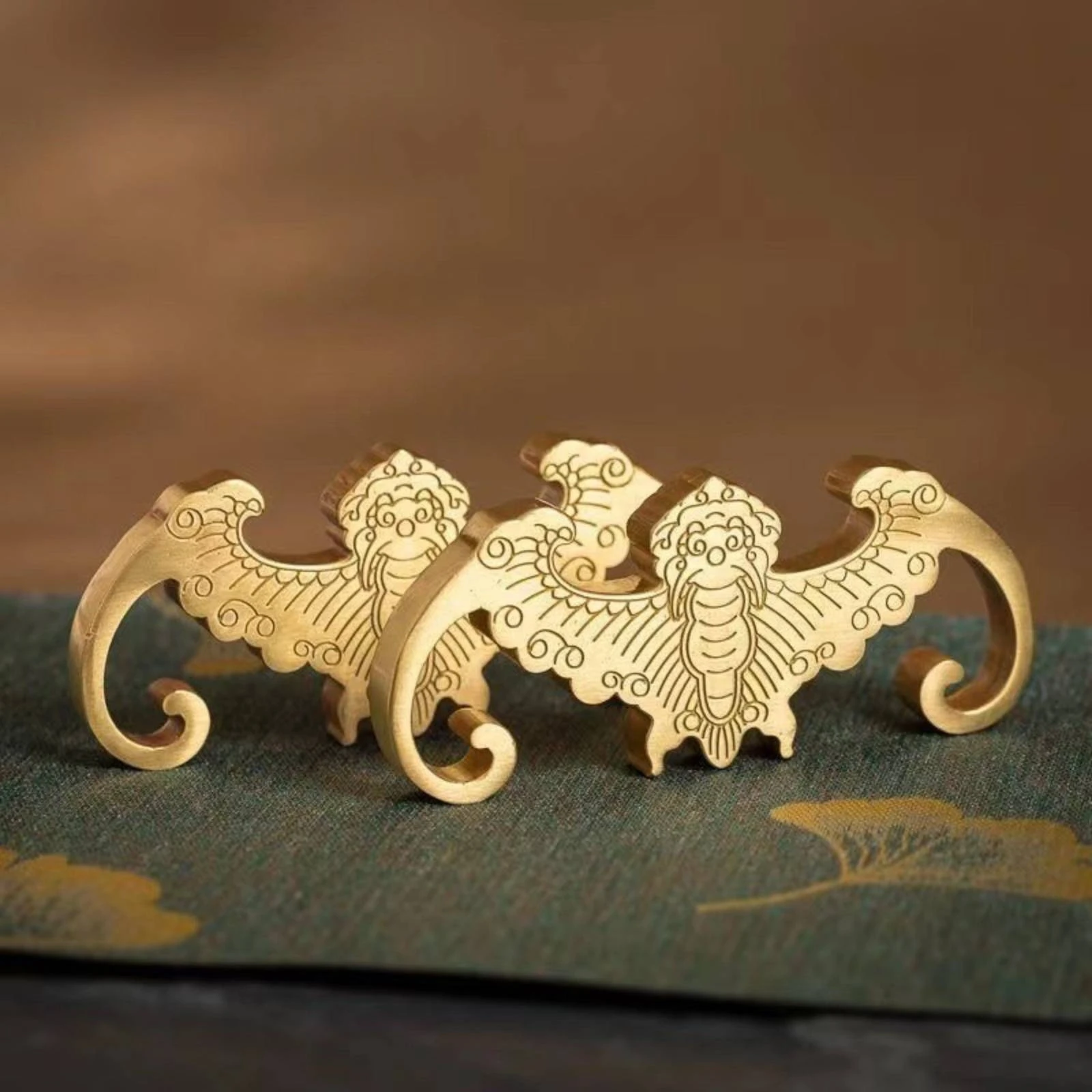 Winged Paperweight Multifunctional Calligraphy Brush Rest Brass Paperweight Long-Lasting Desk Accessory Sturdy for Calligraphers