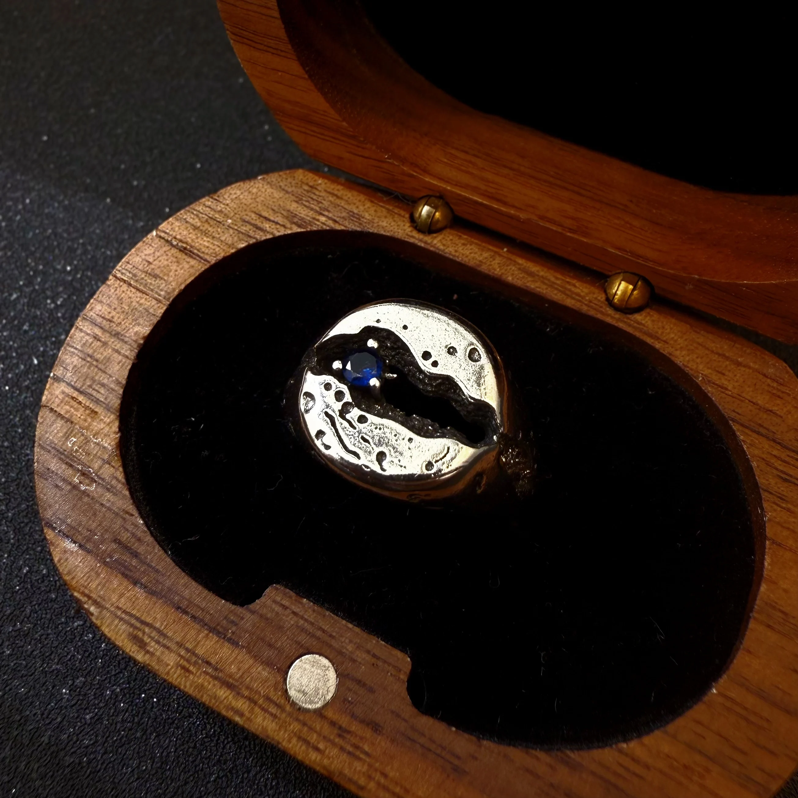 Retro Blauer Edelstein Verstellbarer Offener Ring für Männer Punk Gothic Edgy Hiphop Messingschmuck Vintage Biker-Accessoires Männergeschenk – Detail 12