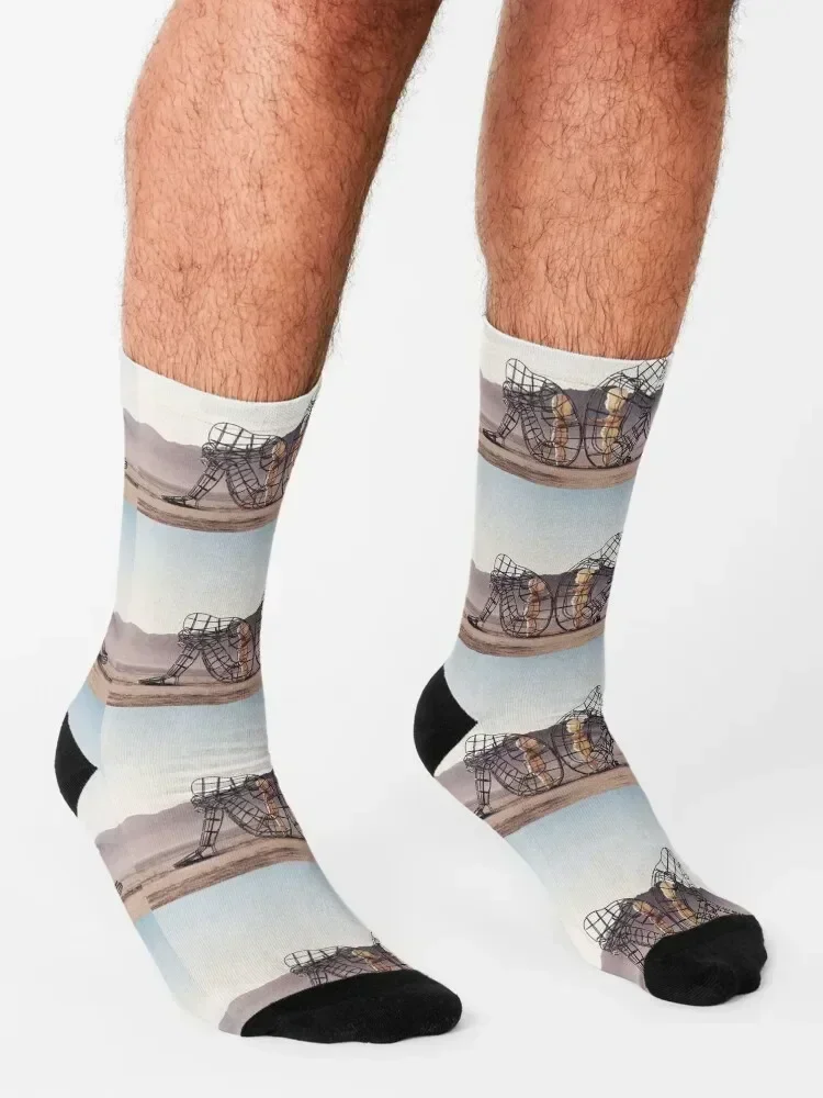 7. الهندسة المعمارية لشخصين تحول ظهورهم إلى واحد آخر في حرق الرجل. جوارب جوارب جوارب للرجال والنساء