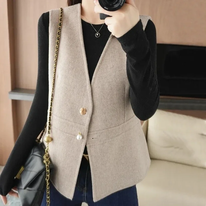 Petite Women's Luxury Wool Vest Solid Color Sleeveless Pearl Buttons High End Outerwear Autumn Winter Wearable Coat