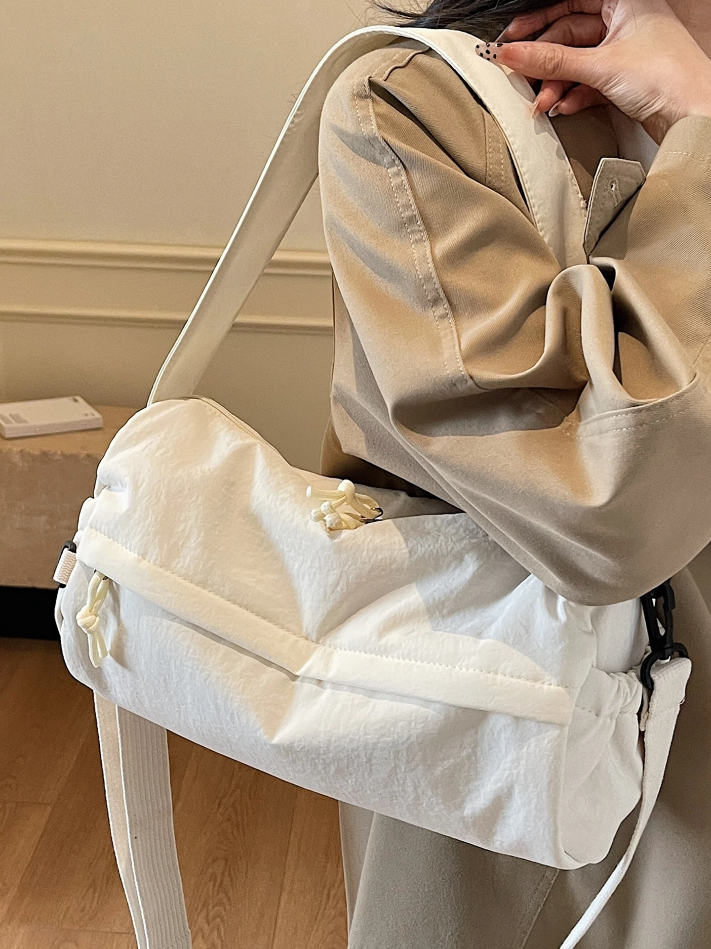 borsa-a-cuscino-grande-capaci-borsa-a-cilindro-casual-con-due-spallacci-beige-nuova-borsa-a-tracolla-versatile-2025-per-donna