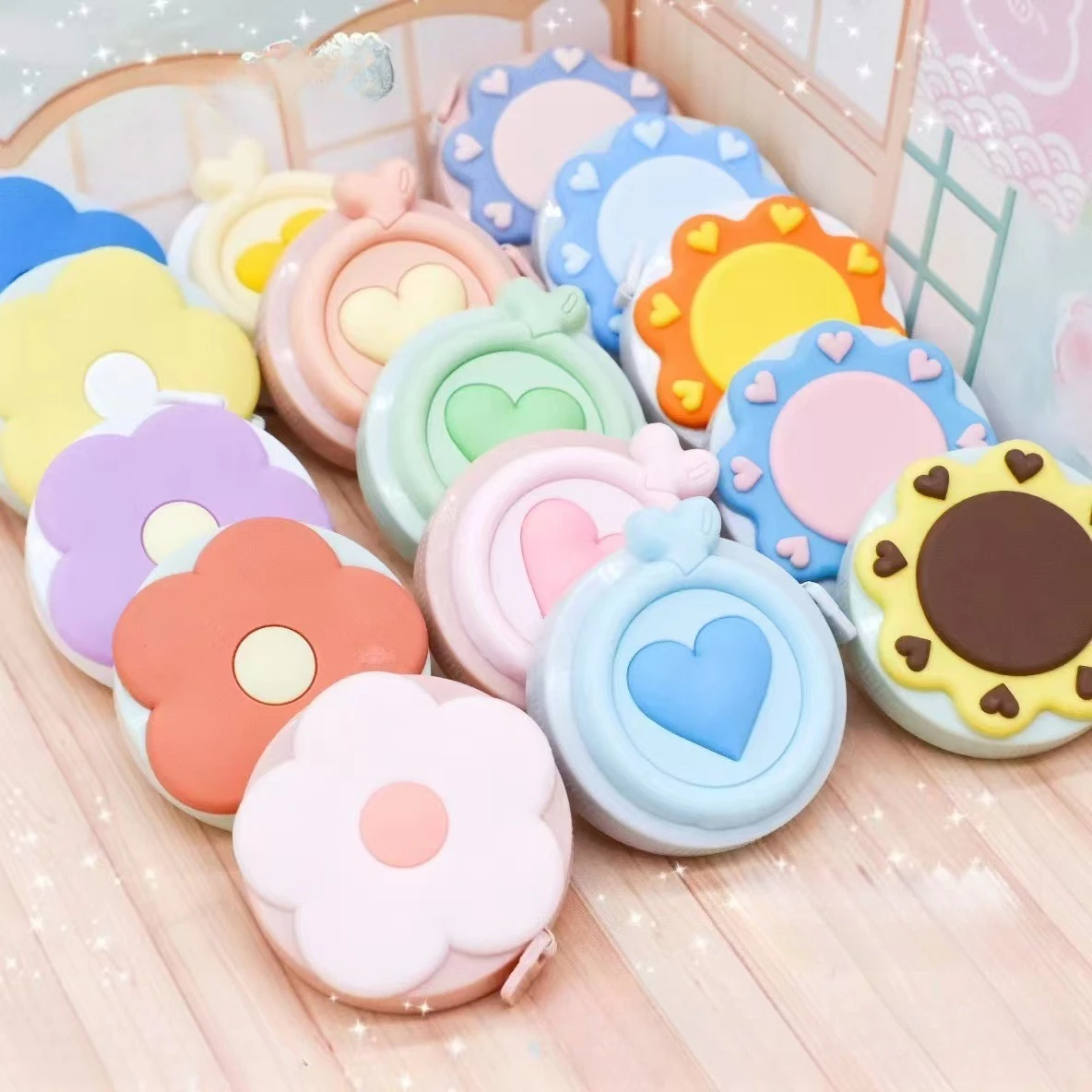 Cute Flower Shaped Round Bottom Tape Measure with Circular Button for Automatic Retraction of Tape Measure