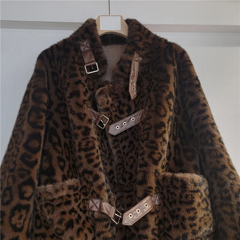 DEAT Women\'s Coat Faux Fur Loose Spliced Pu Buckle Leopard Pattern Vintage Thick Warm Jackets 2024 Winter New Fashion 33A1978