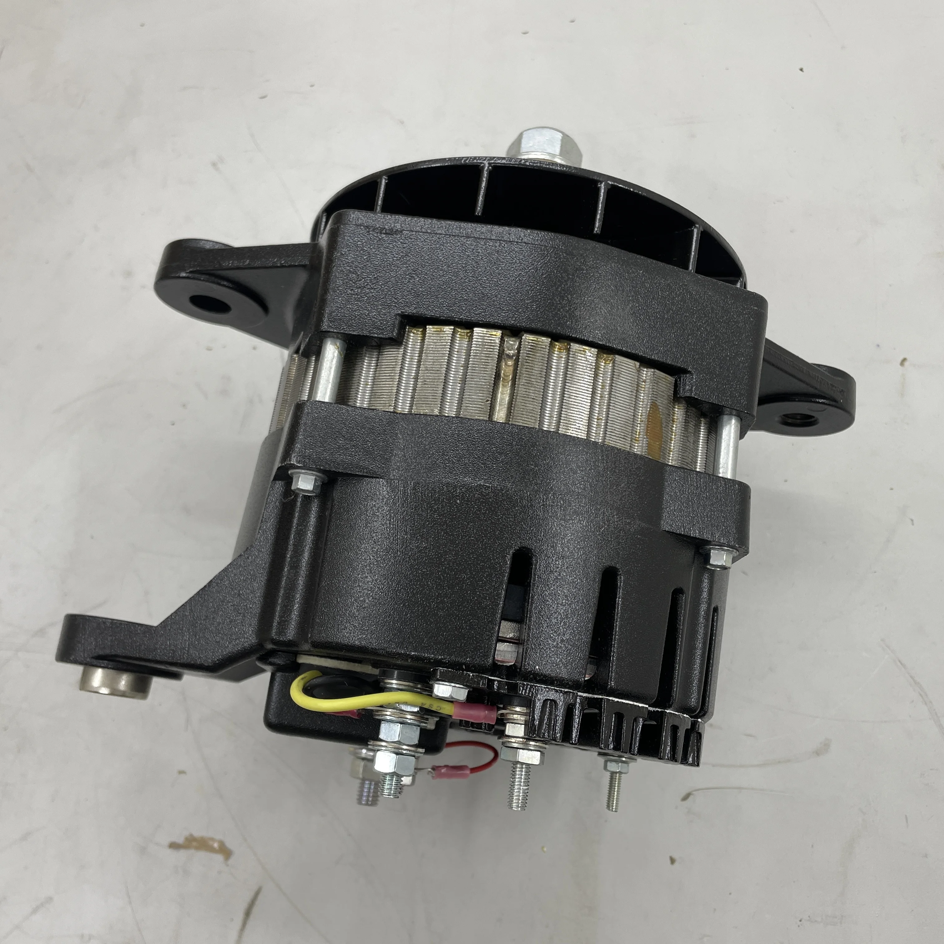 

Genuine Cummins MDA3927 Truck and Machinery Parts ISB QSB B4.5 6B5.9 Engine Repair Parts Cummins 3967726 Alternator