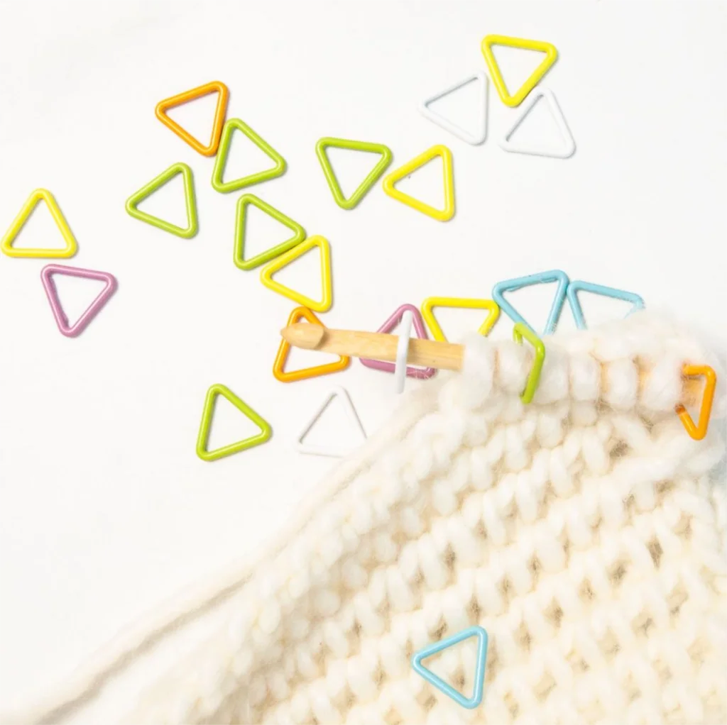 30Pcs Mix Color Triangle Knitting Stitch Markers Colored metal 12-13mm Stitch Markers for Sewing DIY Knitting