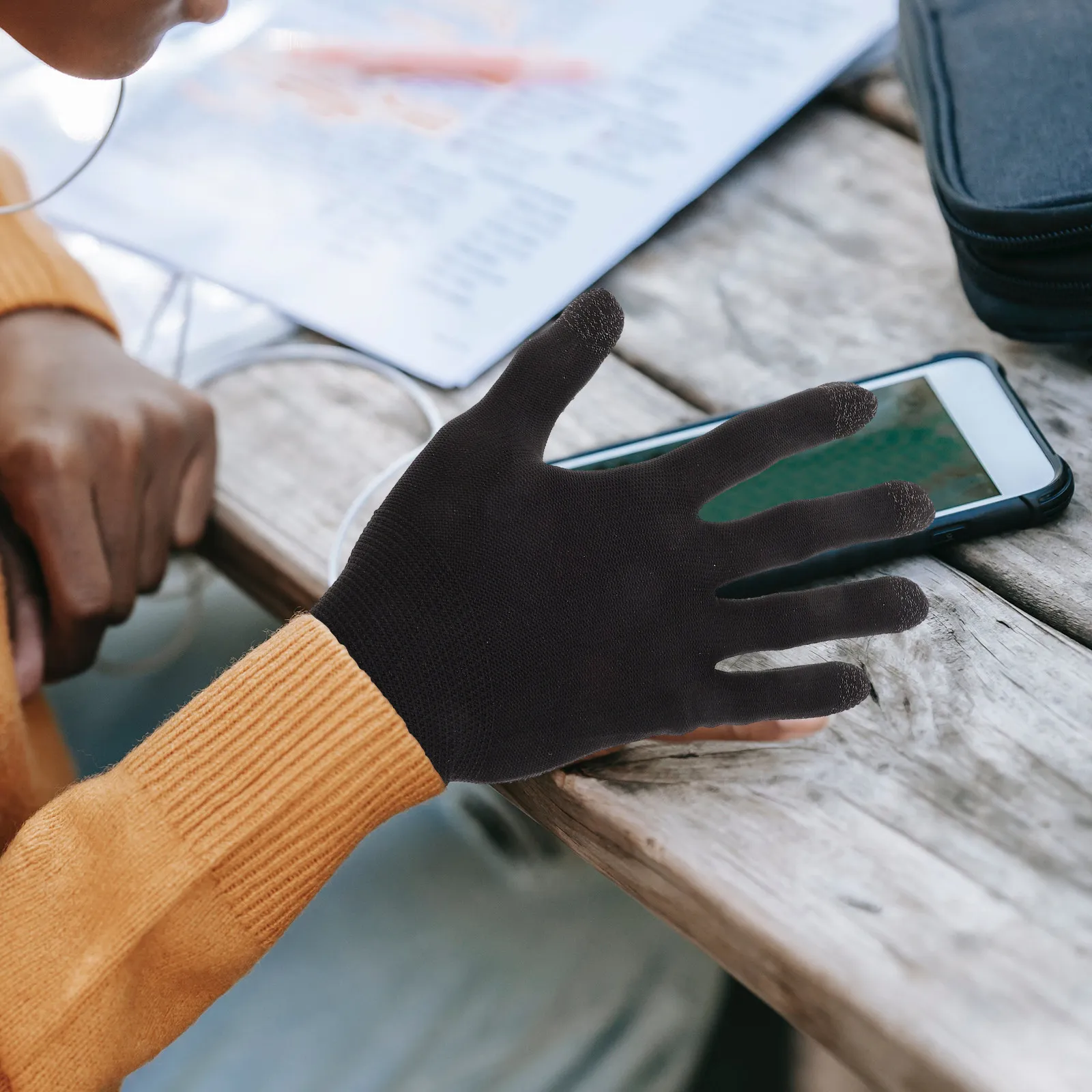 

1Pair Anti-Sweat Breathable Gaming Gloves Touchscreen Finger Gloves for Mobile Phone Game Thumb Sleeves Mobile Gaming