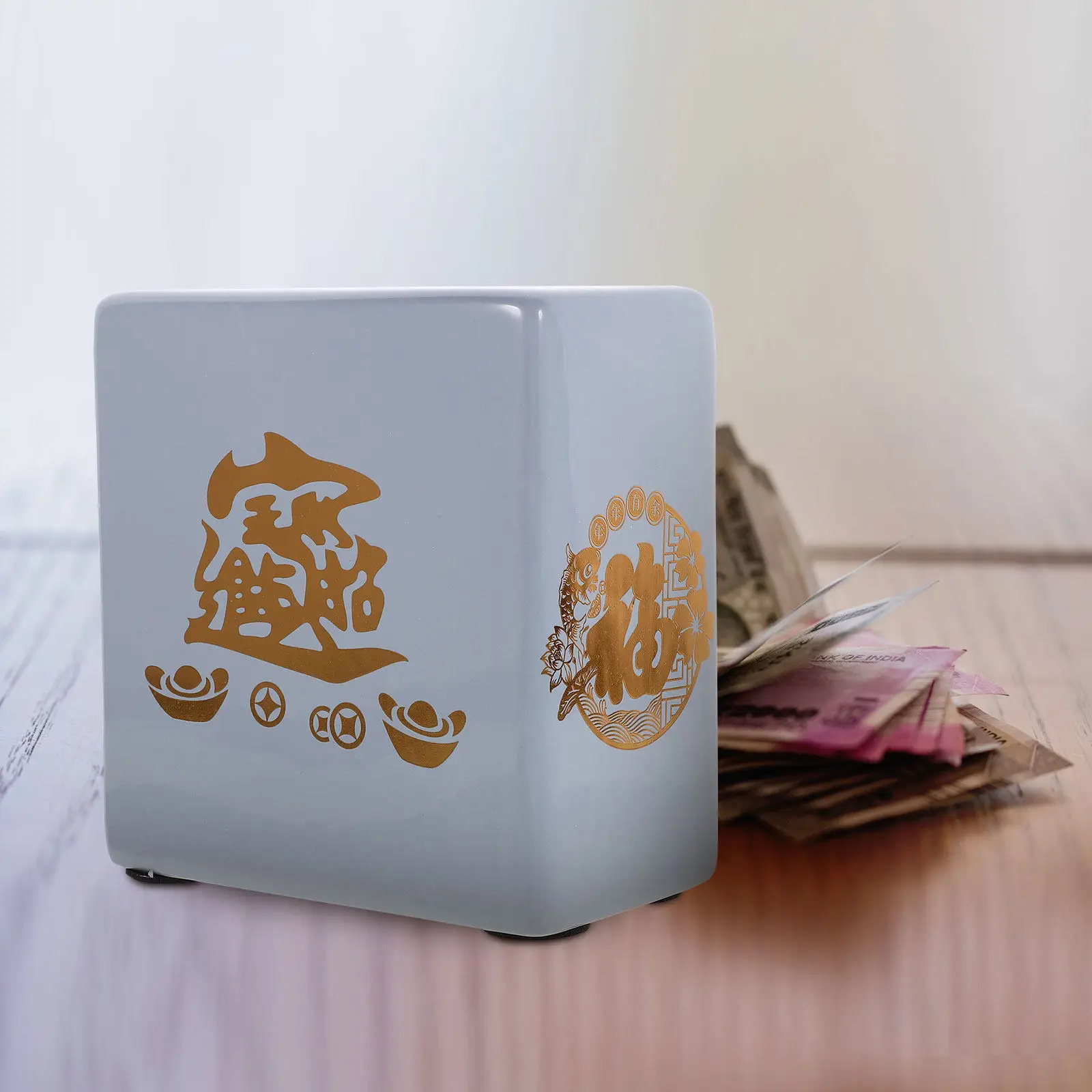 

Керамическая копилка большой вместимости: прочная, легко моется, стильный дизайн.