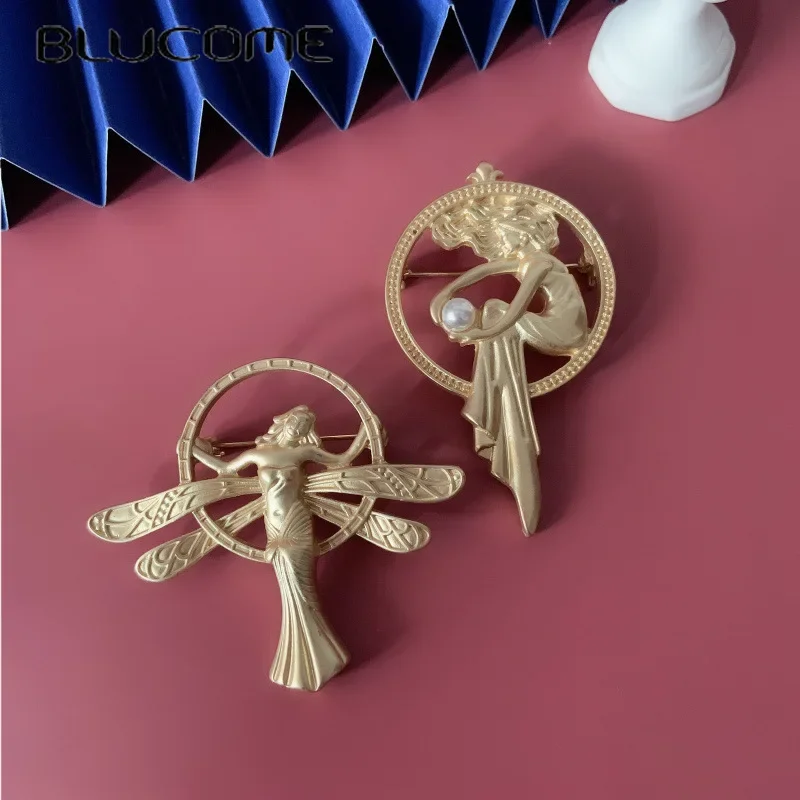 Blucome Badges Friends Vintage Gift 100074 Metal Gold Color Unmounted Brooches Adventure Time The New Listing