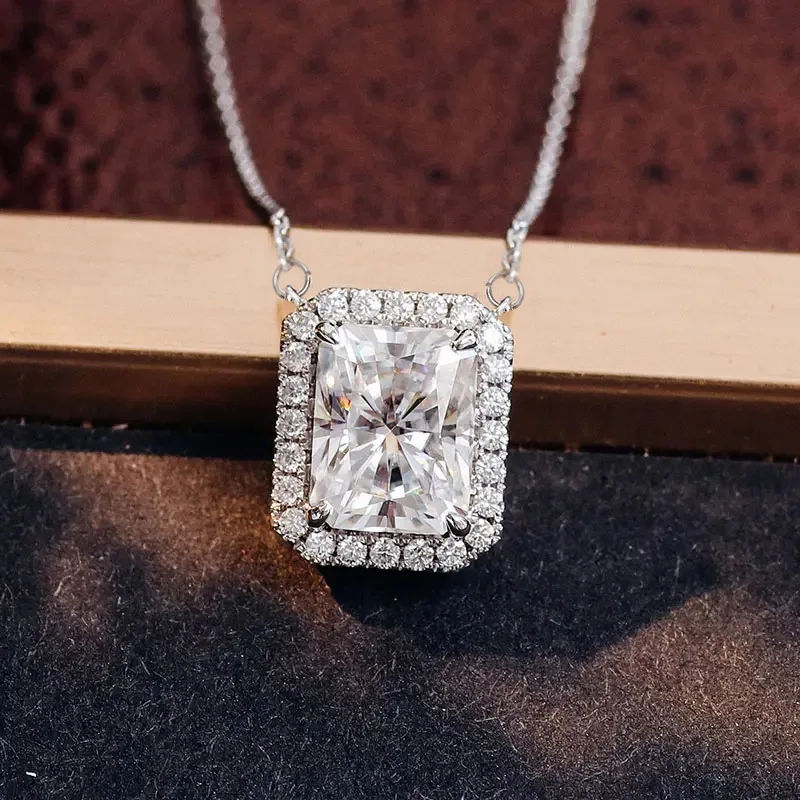 New Square Geometric Pendant Necklace, Classic and Versatile, Cubic Zirconia Fashionable Temperament, High-end and Niche Pendant