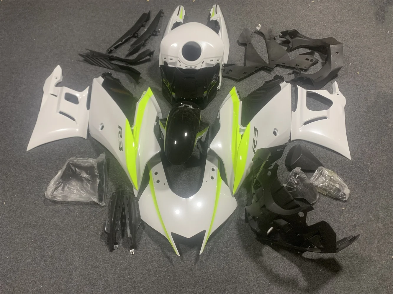 The motorcycle fairing kit is suitable for the R25 19-23 R3 2019 2020 2021 2022 2023 fairing white yellow motorcycle housing