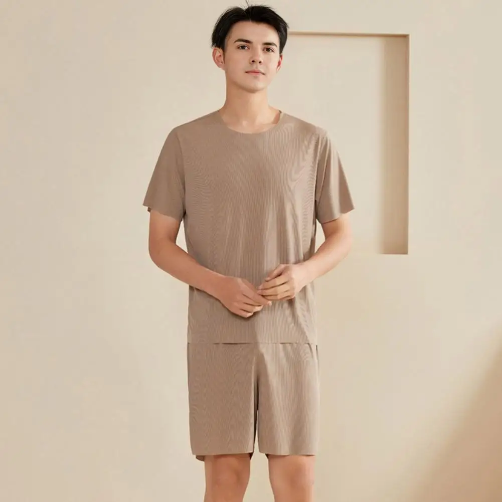 طقم بيجامة فضفاض مناسب للرجال طقم بيجامة بأكمام قصيرة ورقبة دائرية مع شورت بخصر مطاطي بلون سادة ملابس منزلية مناسبة للراحة