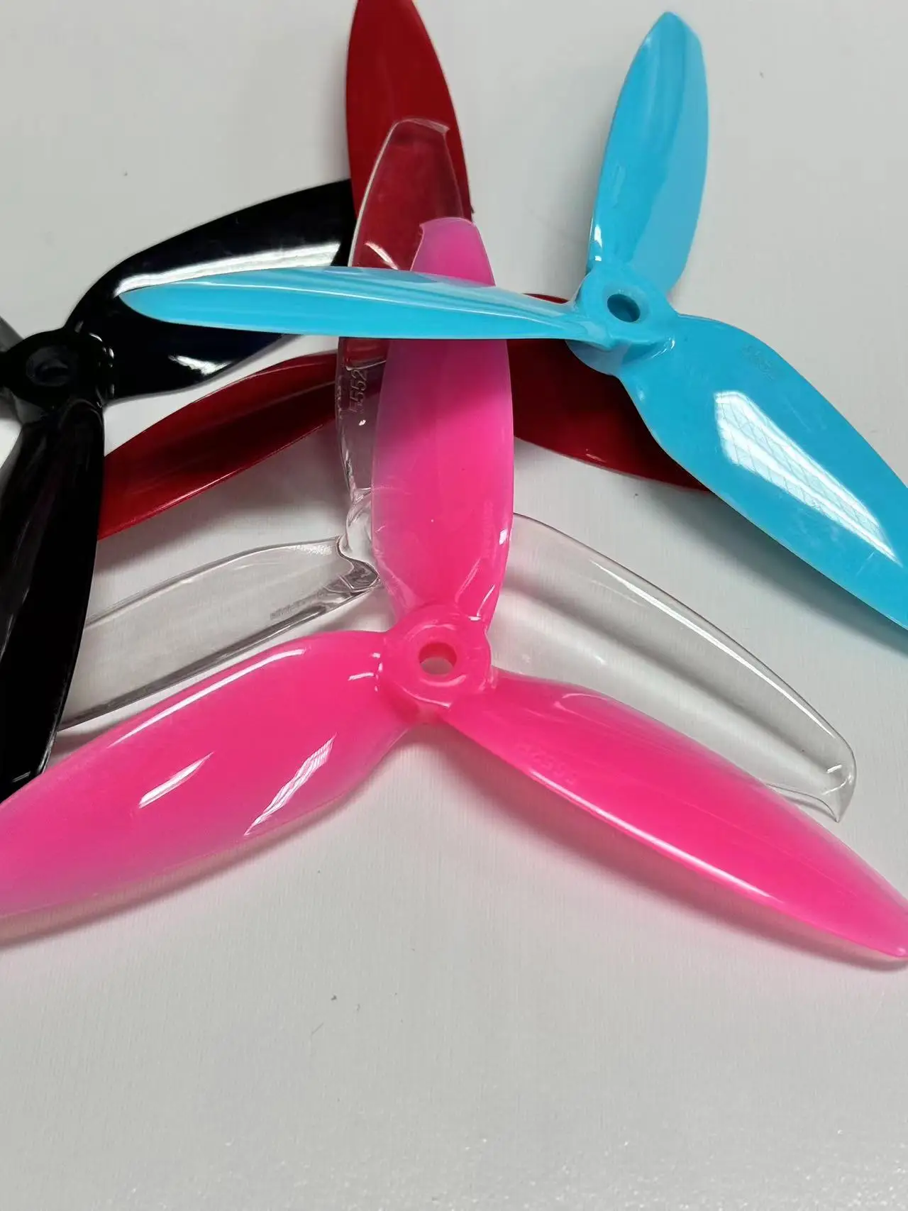 2 Pair 5 colors Gemfan 5552 5.5x5.2 FPV PC 3 propeller Prop Blade CW CCW shaft through the machine more special motor 2407