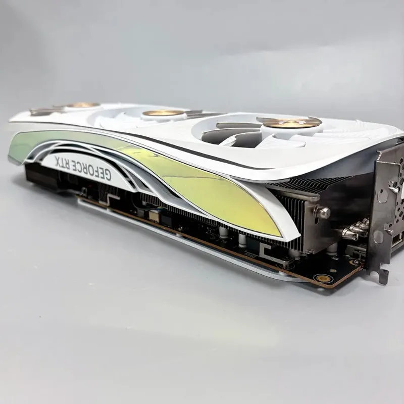 RTX 4090 – uszkodzona karta graficzna, materiały z kart, płytka, radiator, płytka PCB.