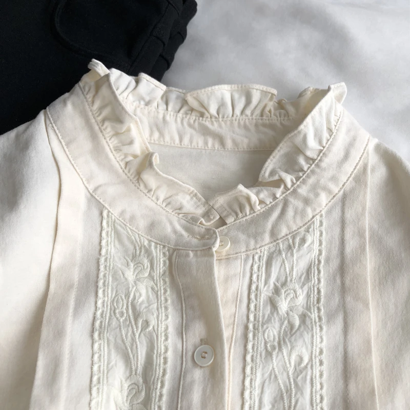 خمر القطن الأزهار التطريز تكدرت طوق فضفاضة تناسب طويلة نفخة الأكمام قميص ريترو شيك الربيع بلوزة أنيقة أعلى N628