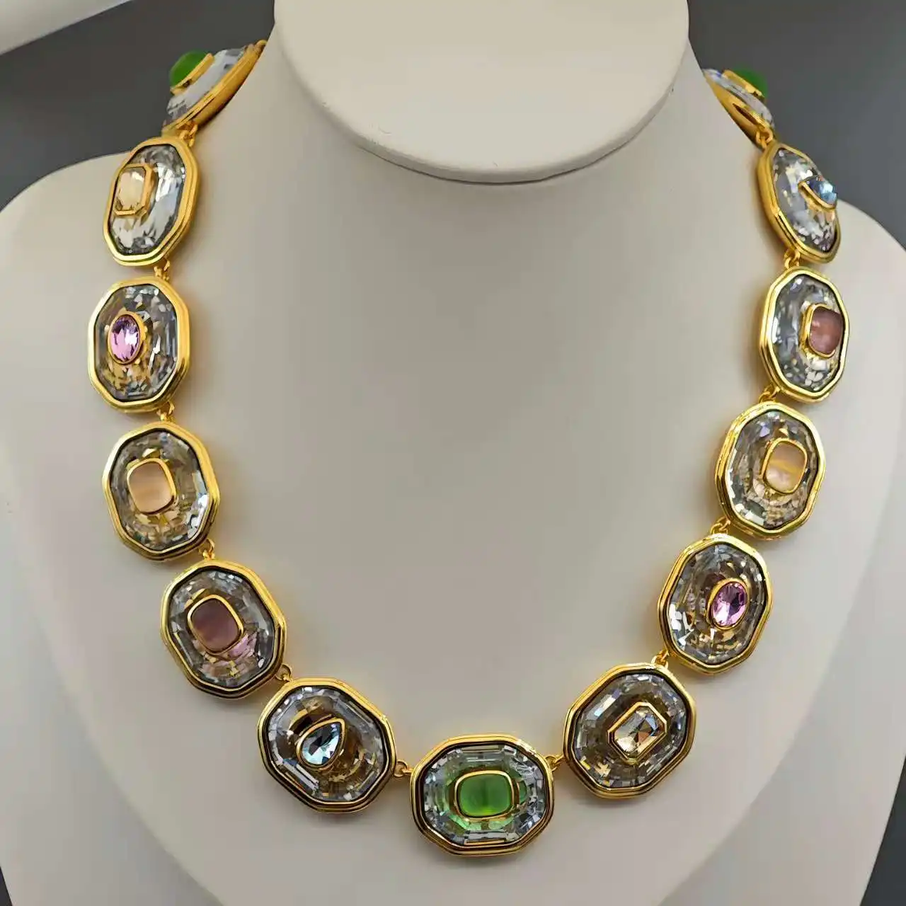 

Light luxury geometric style crystal micro inlaid clear and shiny high-end necklace