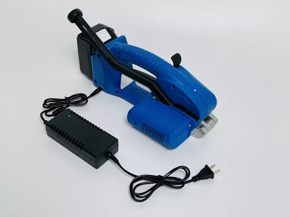 Manufacturer Semi-automatic Portable Easy Used Strapping Packer Machine