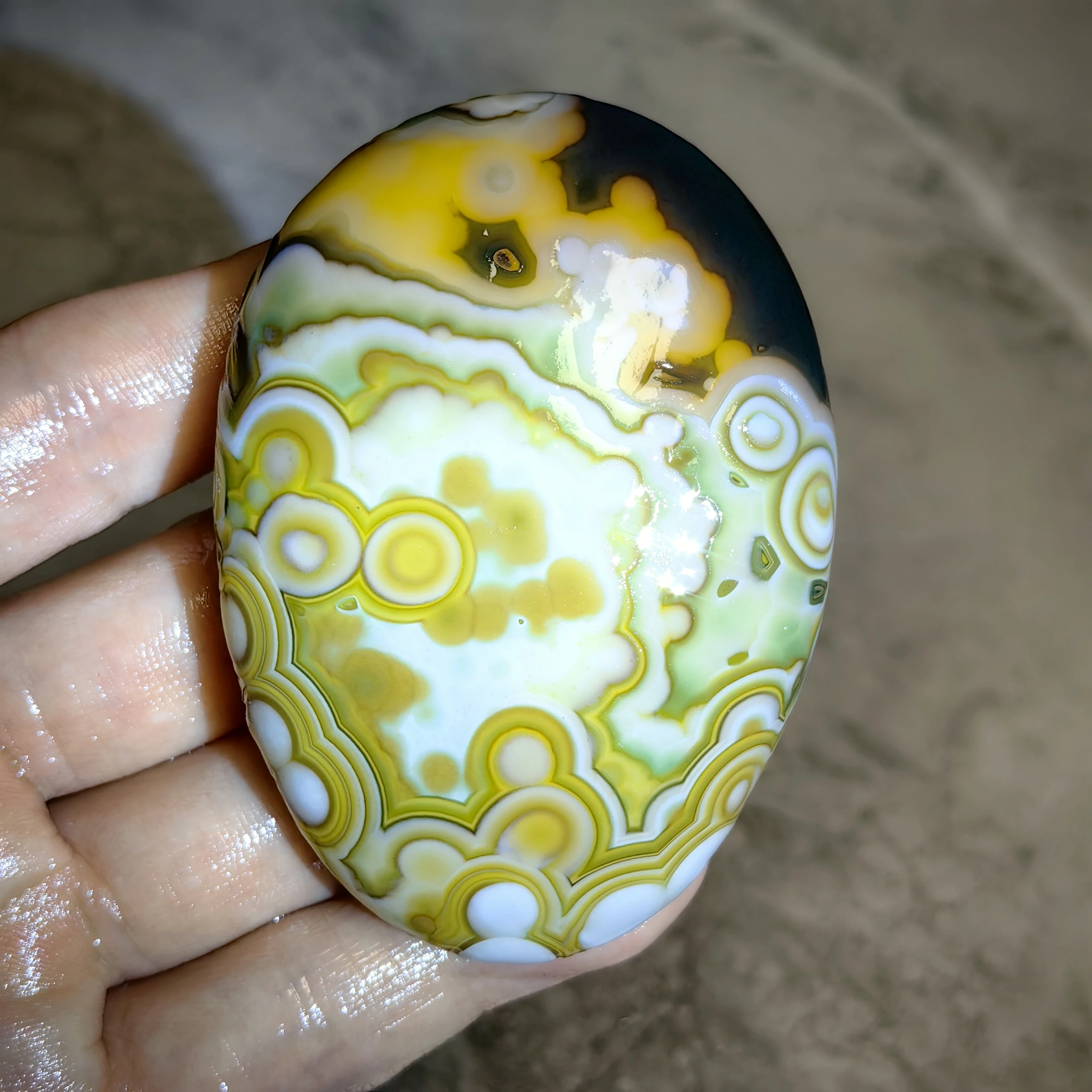 Unique Cartoon Image Eye Pattern Gobi Agate Artistic Conception Palm Stone for Personal Collection Stress Relief Home Decor