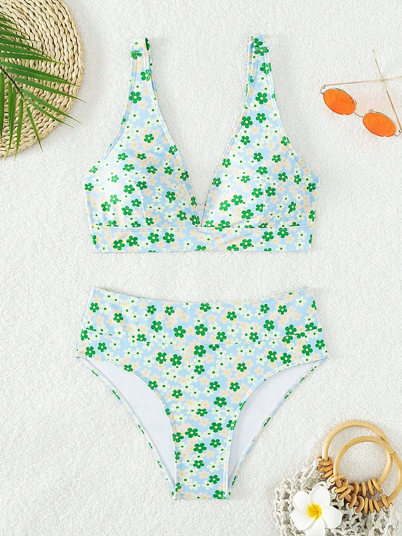 Floral bikini tops are small and fresh split slim swimwear summer