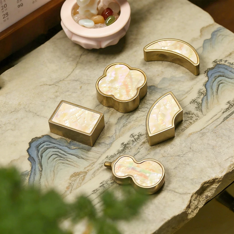 Brass Mother of Pearl Inlay Paperweight Calligraphy Weight for Desk Office Home Use Chinese Art Writing Practice Tool Pad Mat