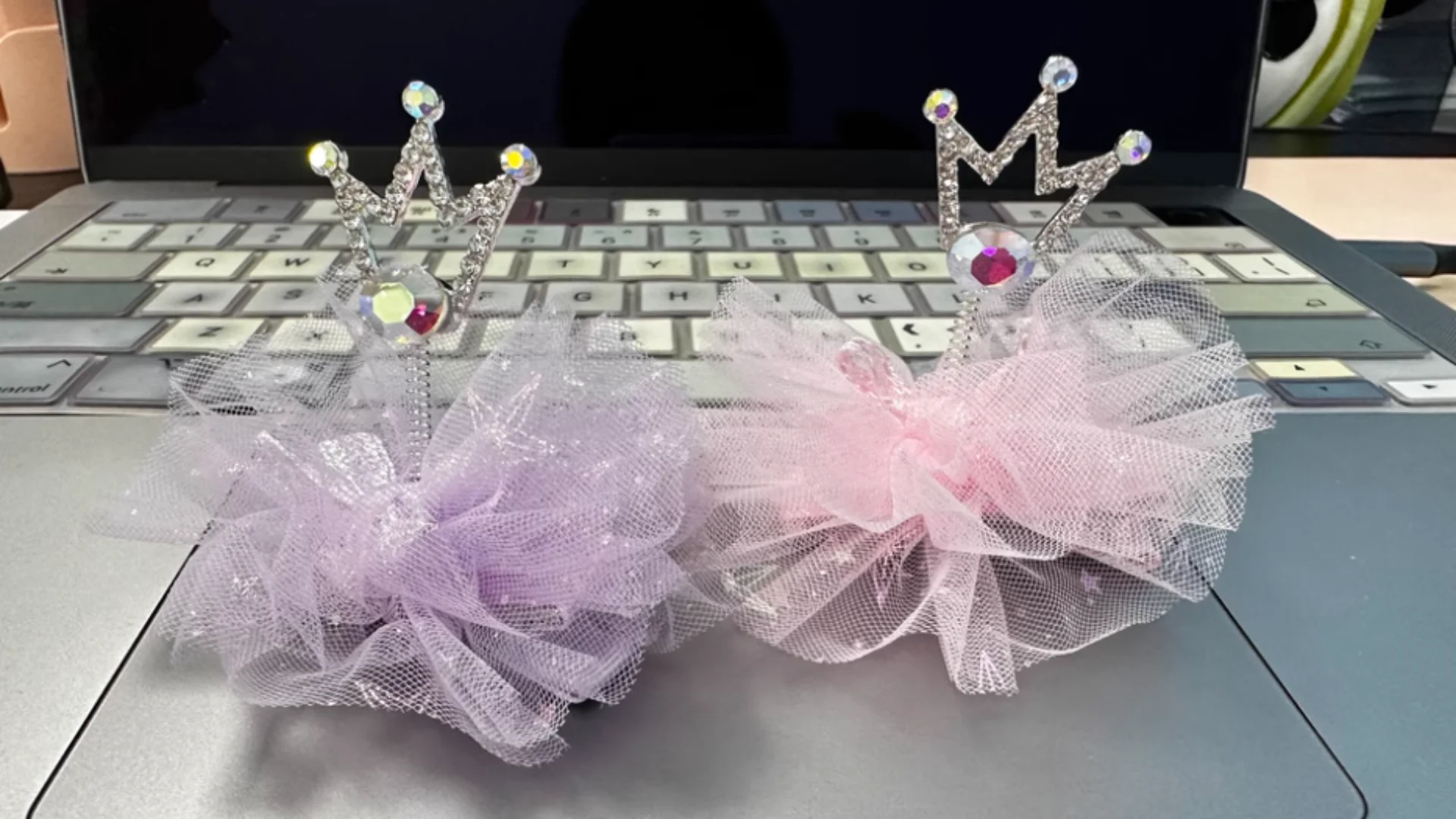 

Тиара с жемчугом и стразами, розовые милые марлевые заколки для девочек, головные уборы, заколки для волос с короной, милые очаровательные аксессуары для волос, вечеринка по случаю дня рождения