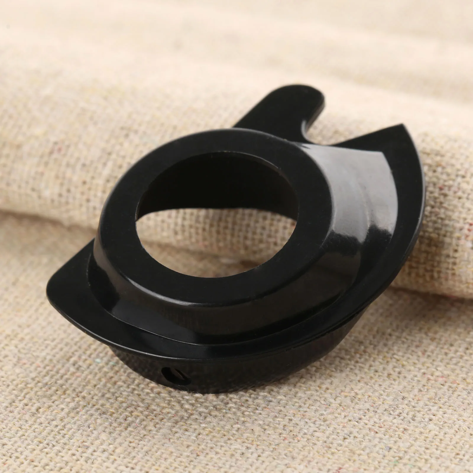 1Pc Industrial Sewing Machine Spare Parts Sewing Bobbin Case 421325 (421326) for Singer Sewing Tools & Accessories