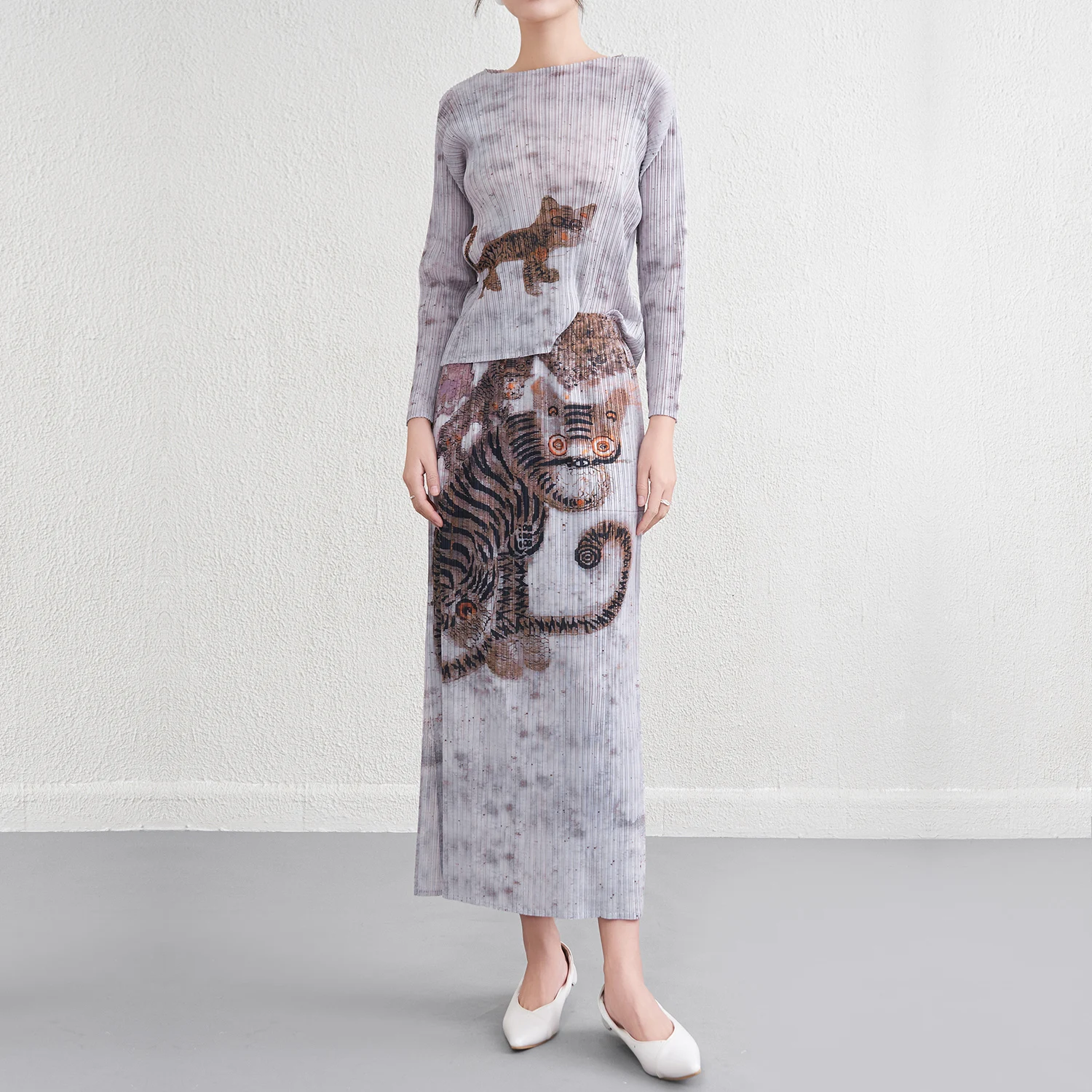 2025 New Miyake Pleated Series Women's Long-Sleeve Shirt And Straight Pleated Skirt Two-Piece Set