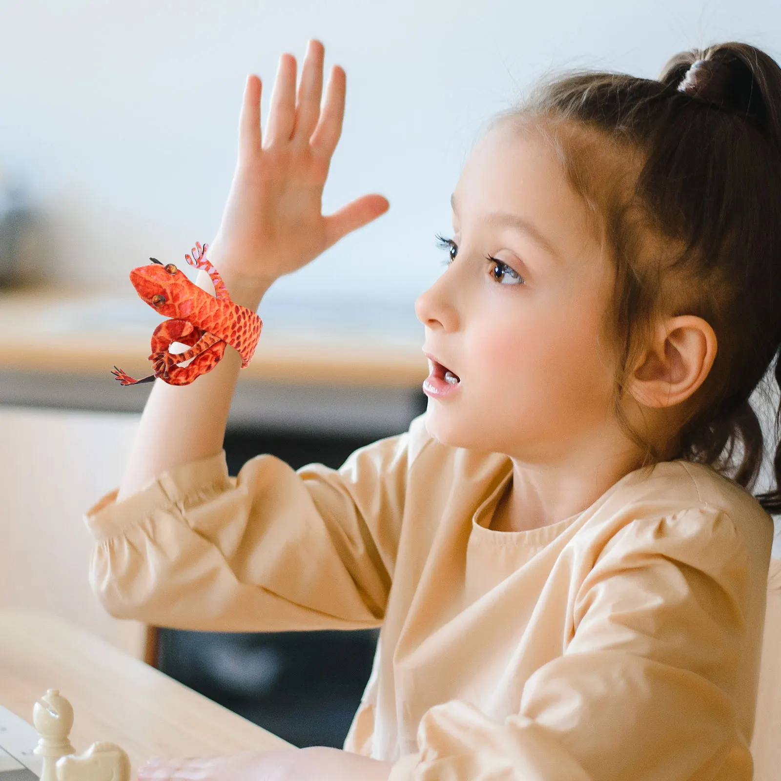 4pcs Gecko สร้อยข้อมือ Lizard Slap สร้อยข้อมือเด็กเหล็กโพลีเอสเตอร์ฮาโลวีน Jungle Theme Snap สายรัดข้อมือสําหรับเด็ก