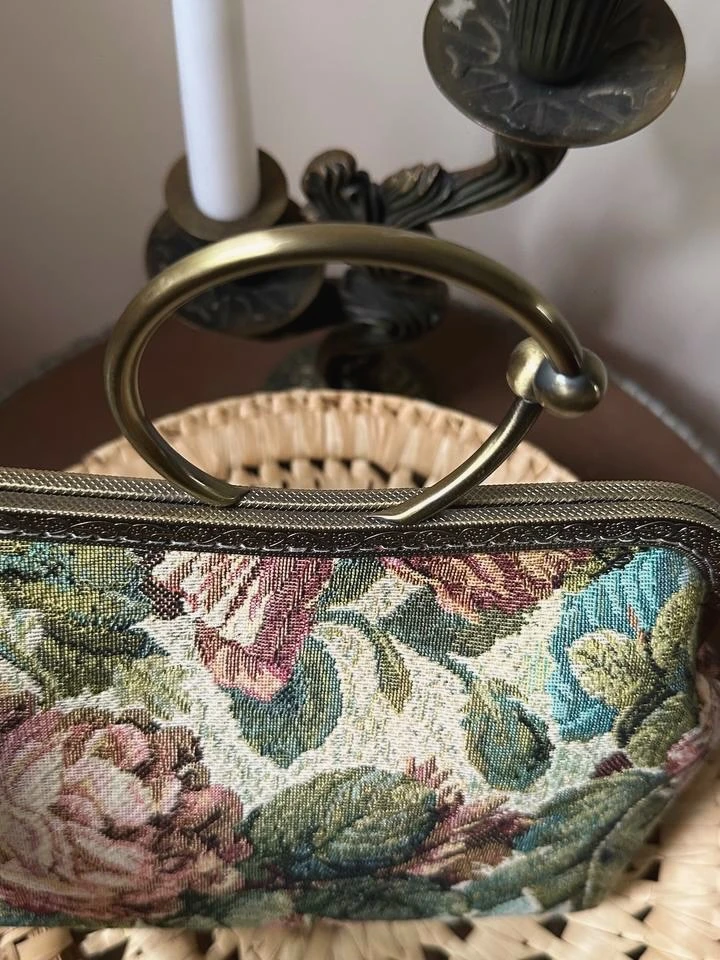 Lost in Vinatgeul 26х16х10cm vintage Tapestry Jacquard Rose Embroidered Antique Material Evening Bag with Wreath Handle