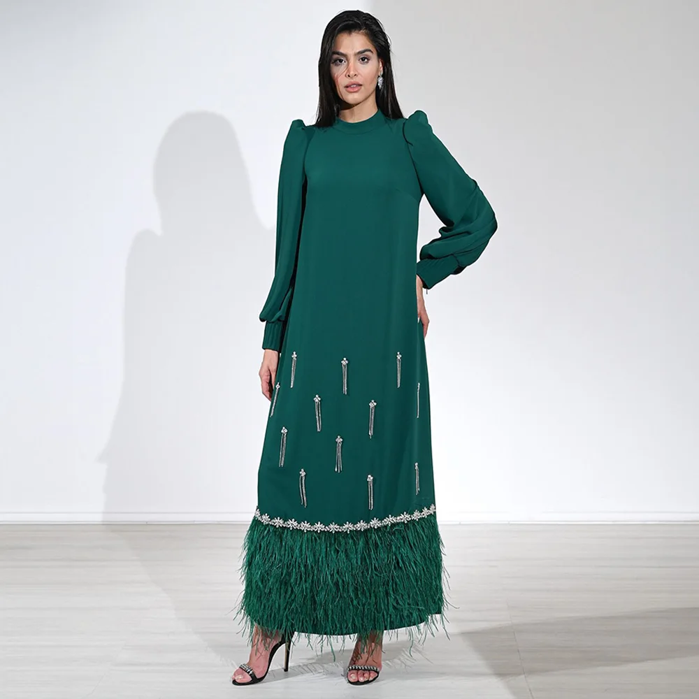 فستان سهرة أخضر أنيق مخصص برقبة عالية وأكمام طويلة مطرز بالريش على شكل حرف A فساتين حفلة موسيقية عربية