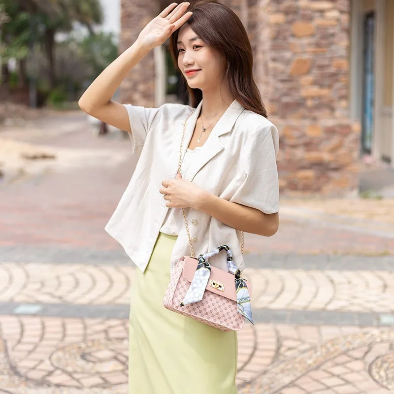 Floral Kelly Crossbody  Elegant Vintage  Style Handbag for Women  Fresh  Sweet Purse with Timeless Appeal