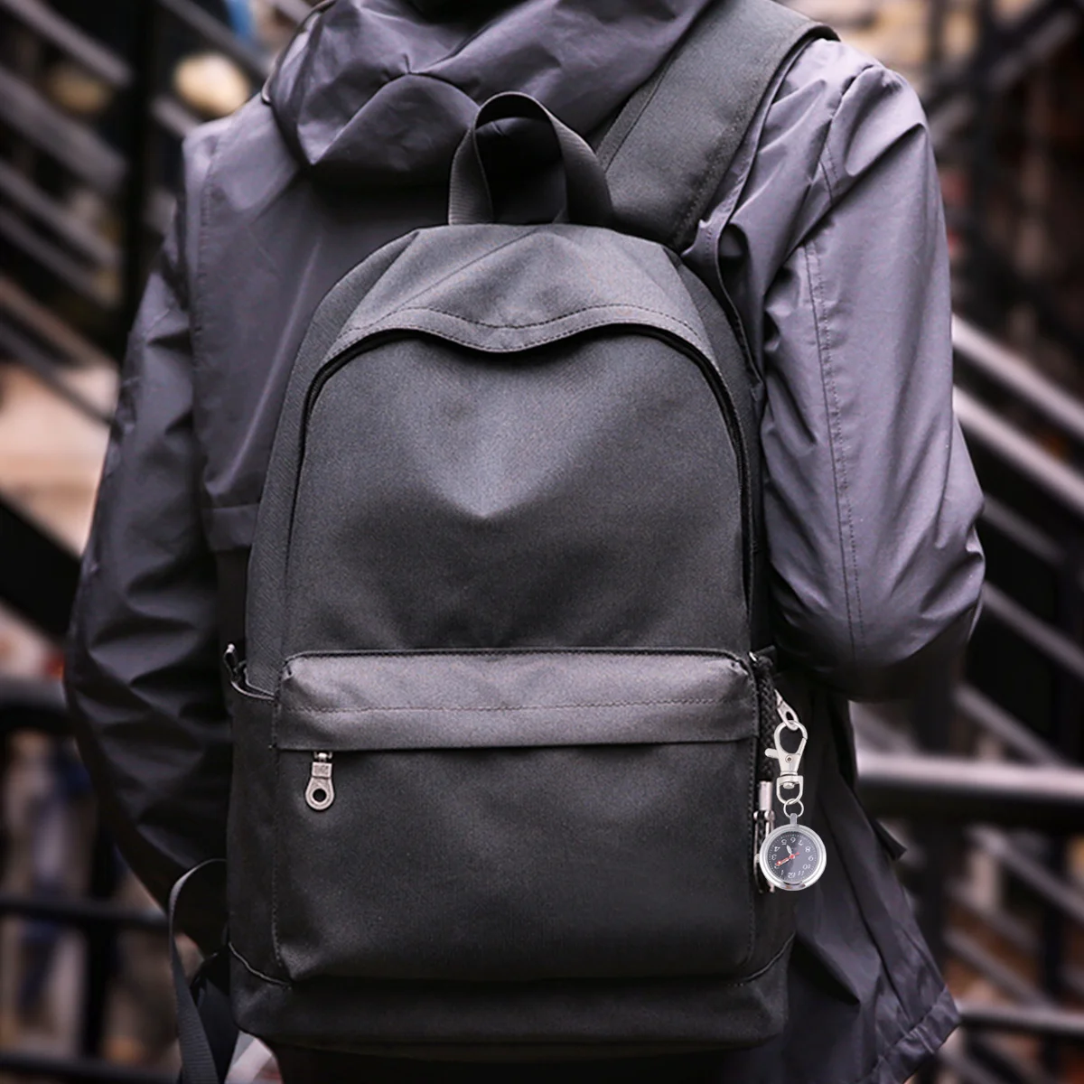 ساعة جيب بسلسلة مفاتيح كبيرة الحجم باللون الأسود سهلة القراءة وإبرة مضيئة للاستخدام الليلي هدية للرجال والنساء