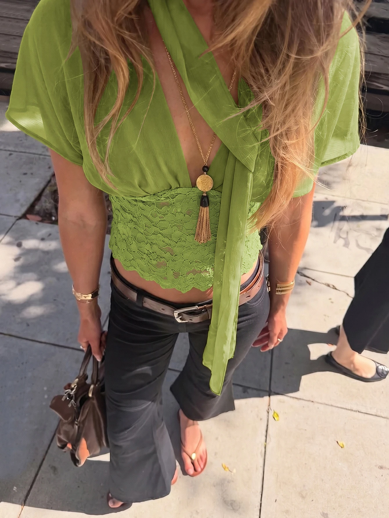 Hugcitar Fashion Scarf Green  V Neck Short Sleeve Patchwork Chiffon Lace Sexy Loose T-Shirt Top Women Outfit Beach Vacation Club