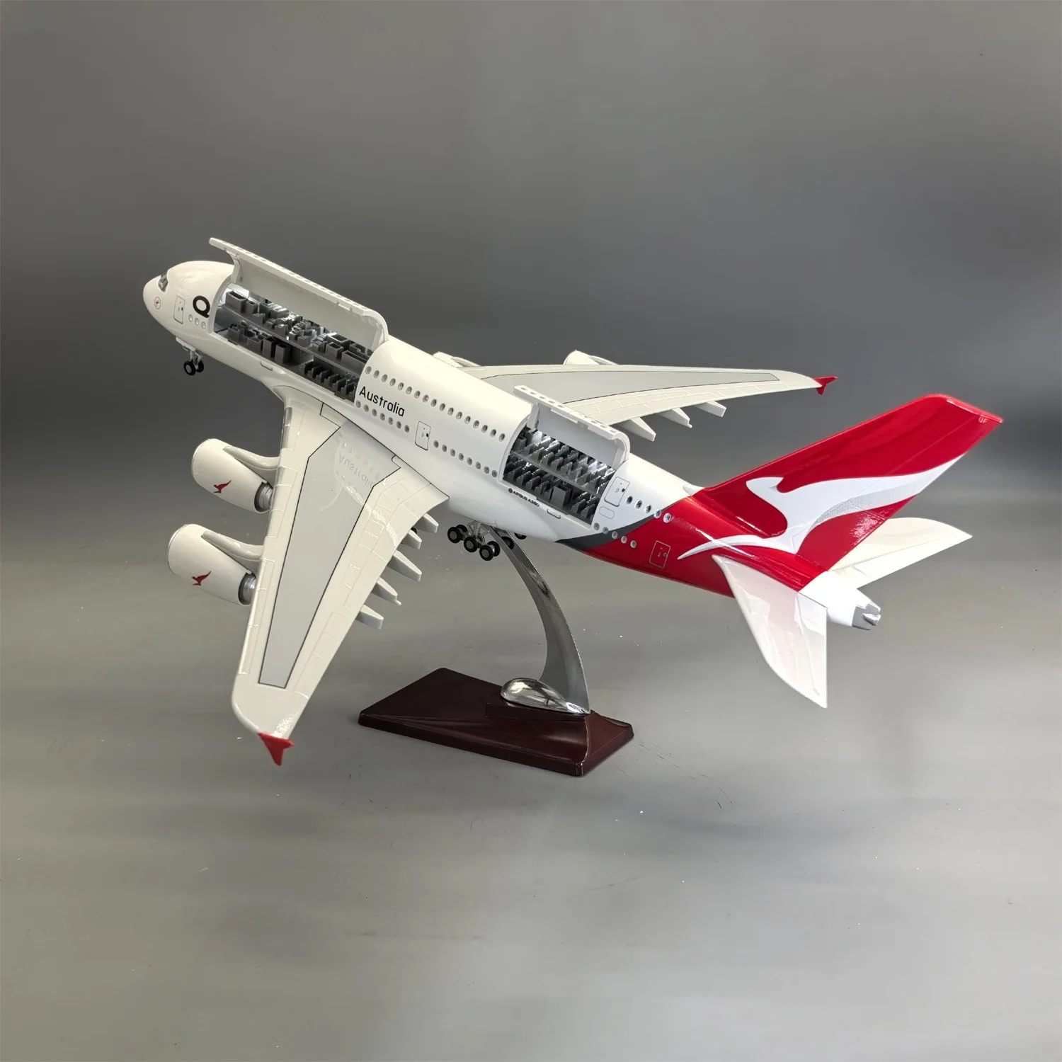 

47CM Scale Qantas A380 Aircraft Model Openable Door Resin Diecast Collectible Aircraft With Landing Gear Wheels Light Gift By
