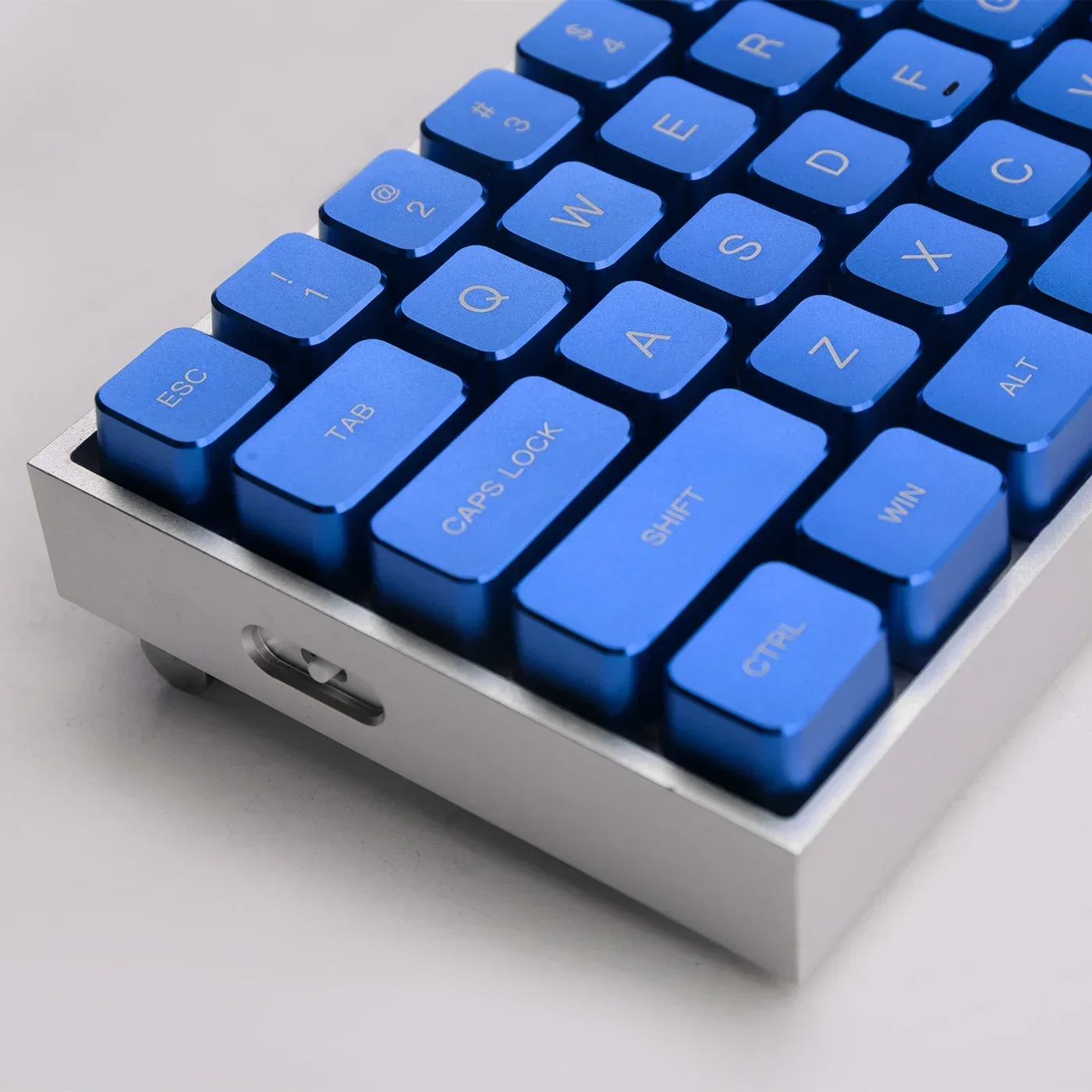 Luxury Mechanical Keyboards Aluminium Keycaps Gateron Axis 60 Percent RGB Wireless Bluetooth Gaming Mechanical Keyboard